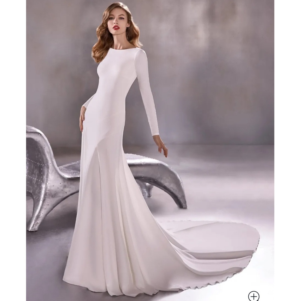 Pronovias Elegant White Wedding Dress